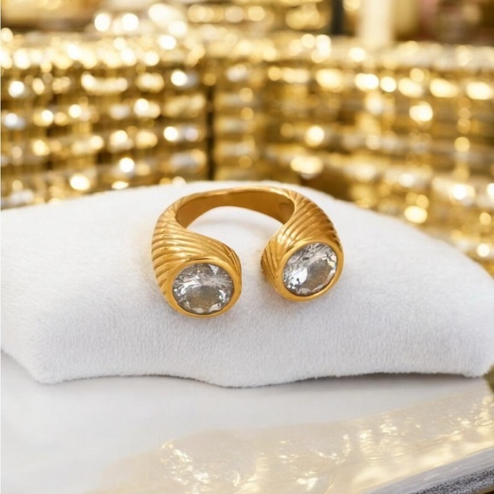 🆕18k Gold Plated Ring/Stainless Steel Metal/bezel setting w/2 round CZ stones 💎